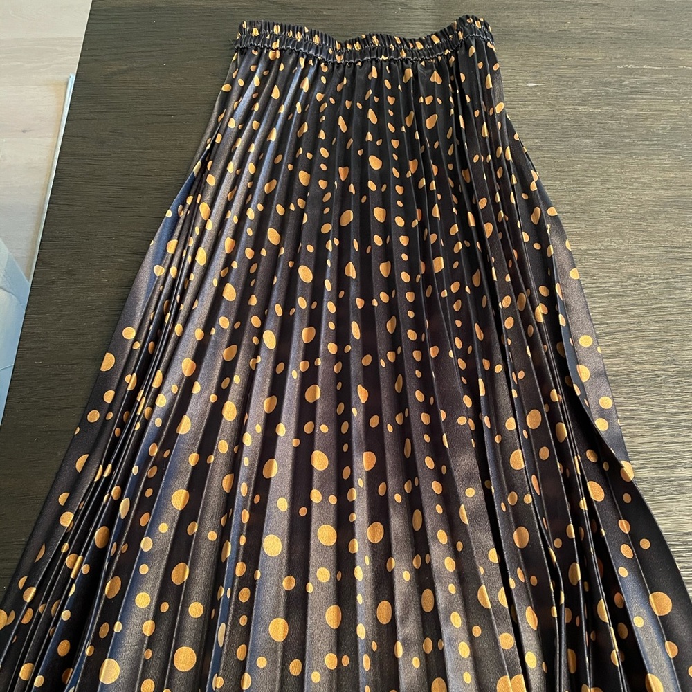 MIDI black skirt with gold polka dots.